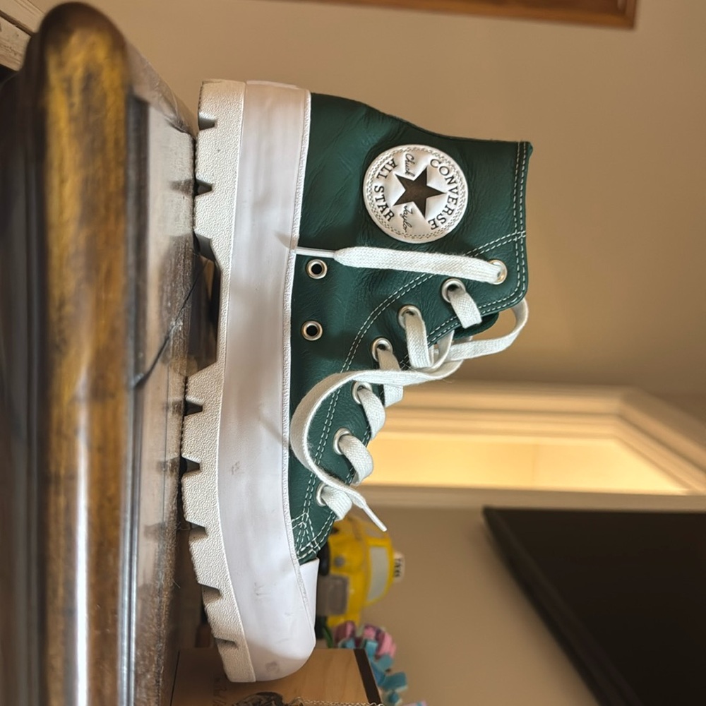 Converse green,Size is 6.5 fits true to size a little big, worn twice!